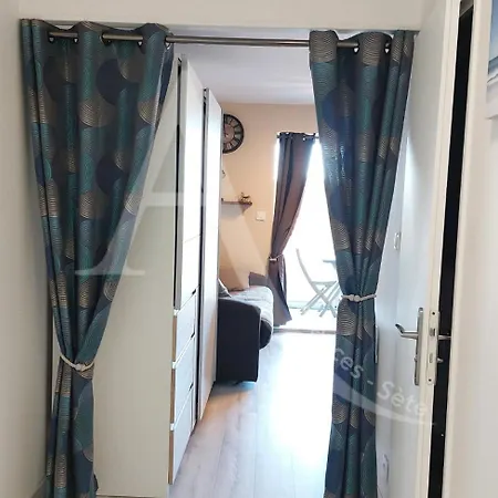 T2 Loggia, Avec Piscine Entre Et Plages *